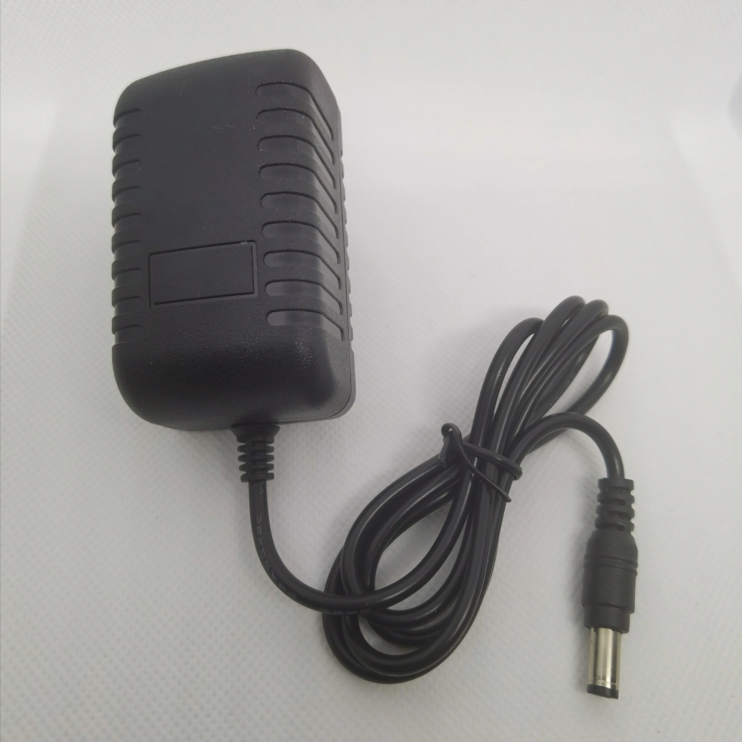 Универсальное зарядное устройство для светодиодной ленты 5 В 2 А 110-240 переменного