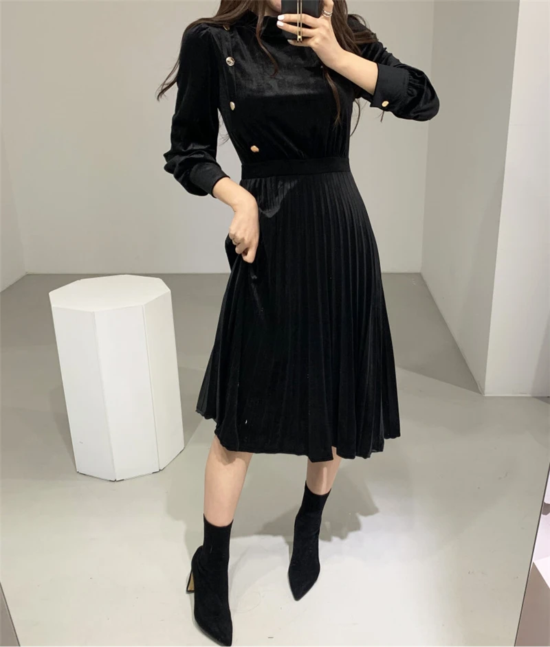 Винтажное женское платье с рукавами-фонариками и высокой талией однотонное