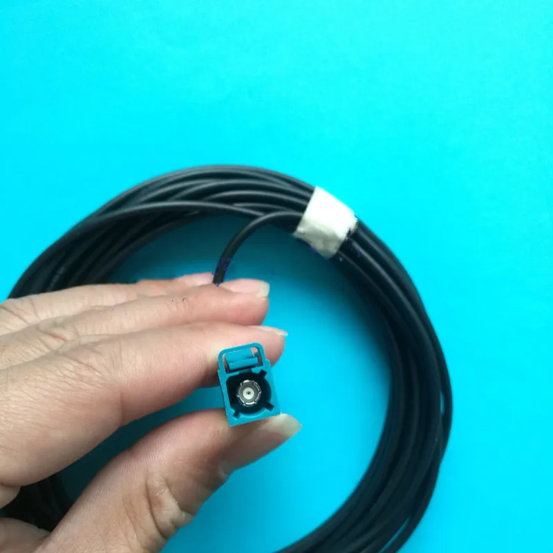 

Video harness from rear flip reversing camera to track control box for Volkswagen Golf Magotan