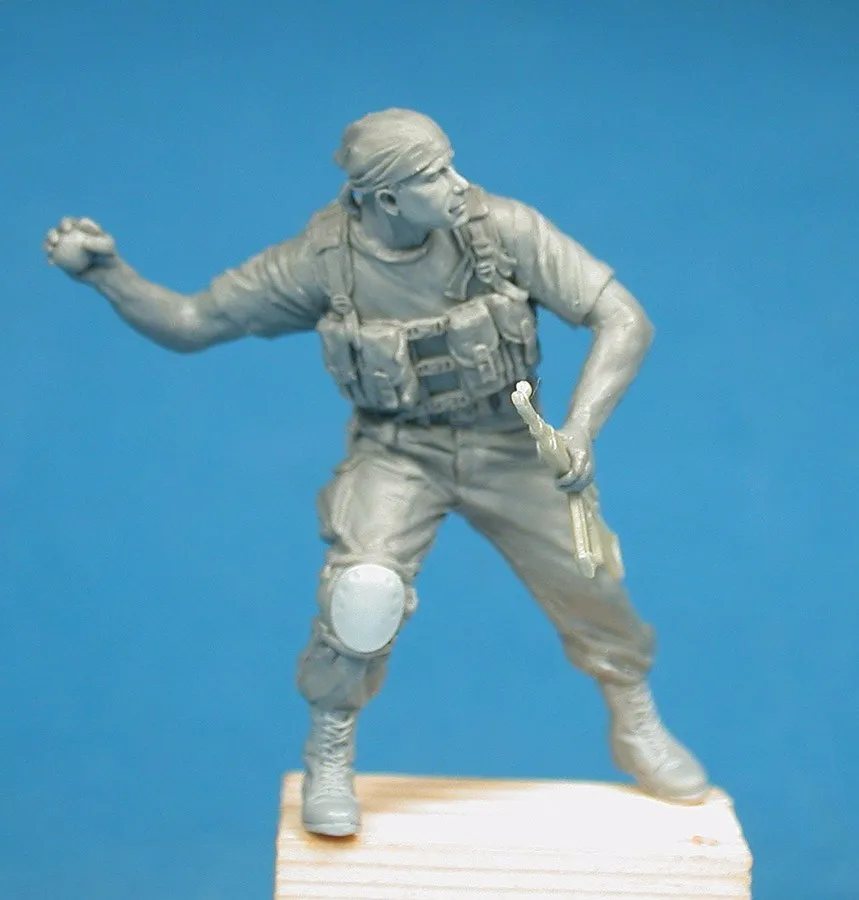 1/35 Набор для моделирования из смолы фигурки солдат бросали гранаты | Игрушки и