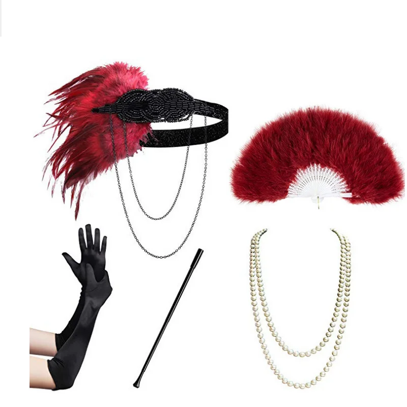 Платье для вечеринки в стиле Великого Гэтсби 1920-х годов дополнено винно-красными перьевыми аксессуарами для волос.