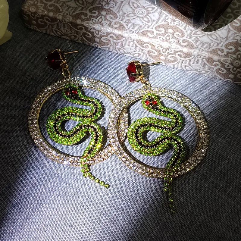 

JUST FEEL Luxury Green Crystal Snake Earrings For Women Round Hollow Shiny Rhinestone Dangle Drop Earring Party Fashion Jewelry