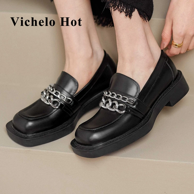 

Популярные Лоферы Vichelo из натуральной кожи с круглым носком на среднем каблуке, украшенные цепочкой, красивая уличная одежда для молодых де...