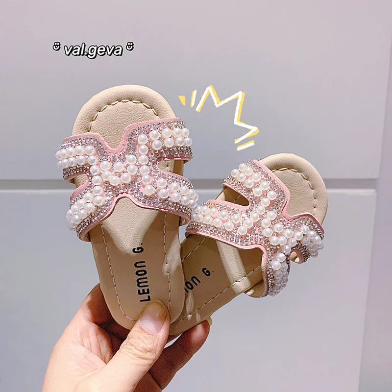 

2021 Fashion Kids Girls Slippers Summer Shoes "H" Pearls Crystal Princess Sandals Slippers Home Outdoor Children Girl Slides