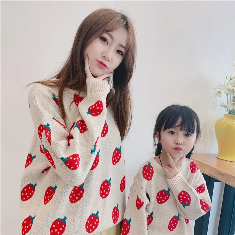 

Mom and Me Matching Clothes Fashion Korean Strawberry Smiley Knitted Sweater for Son Daughter and Mother Family Matching Outfits