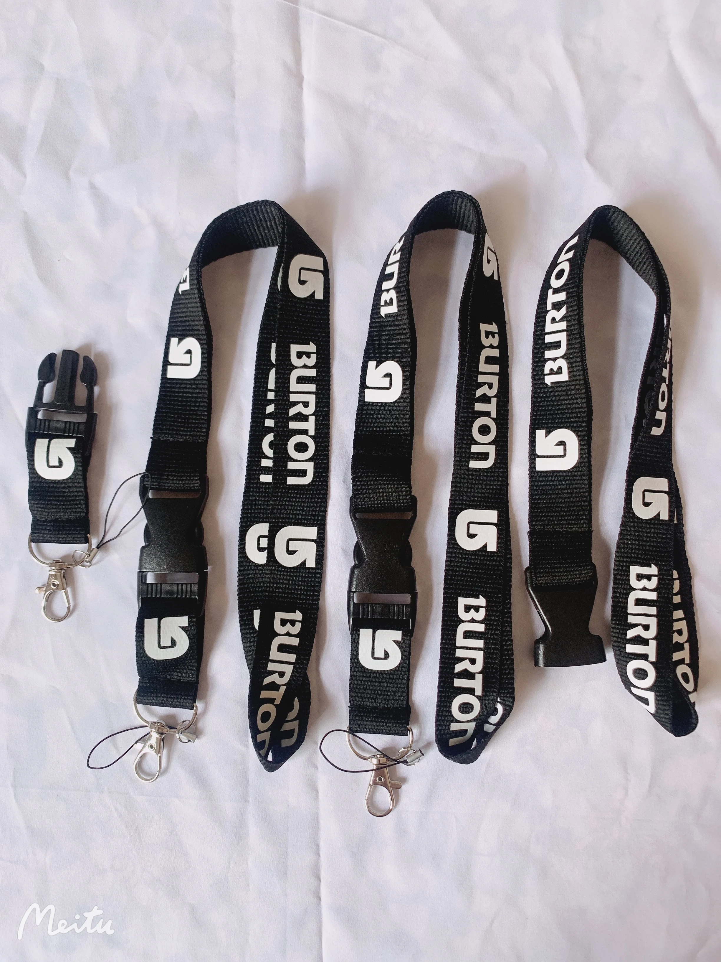 

Wholesale all kinds of fashion brand lanyards, keychain slings, certificate neckbands, contact if needed for Burton