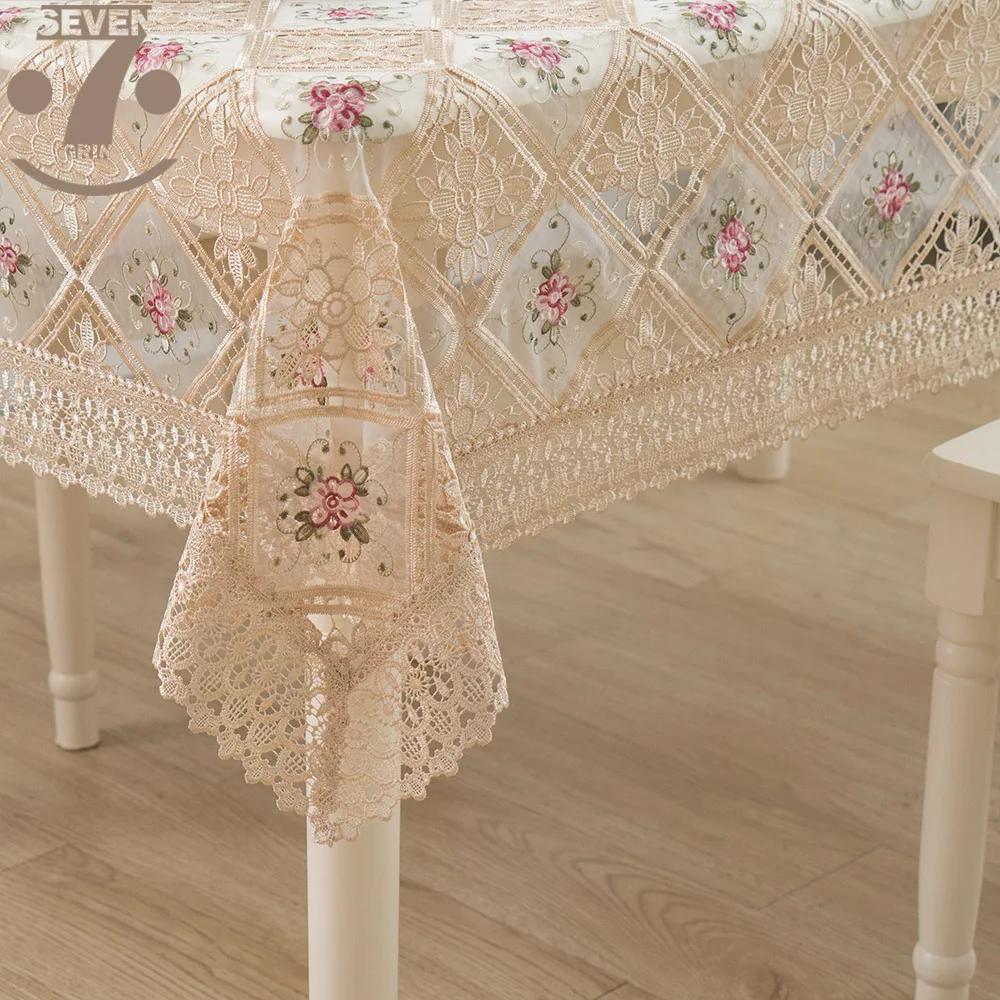Скатерть с вышивкой из органзы золотистого цвета | Дом и сад