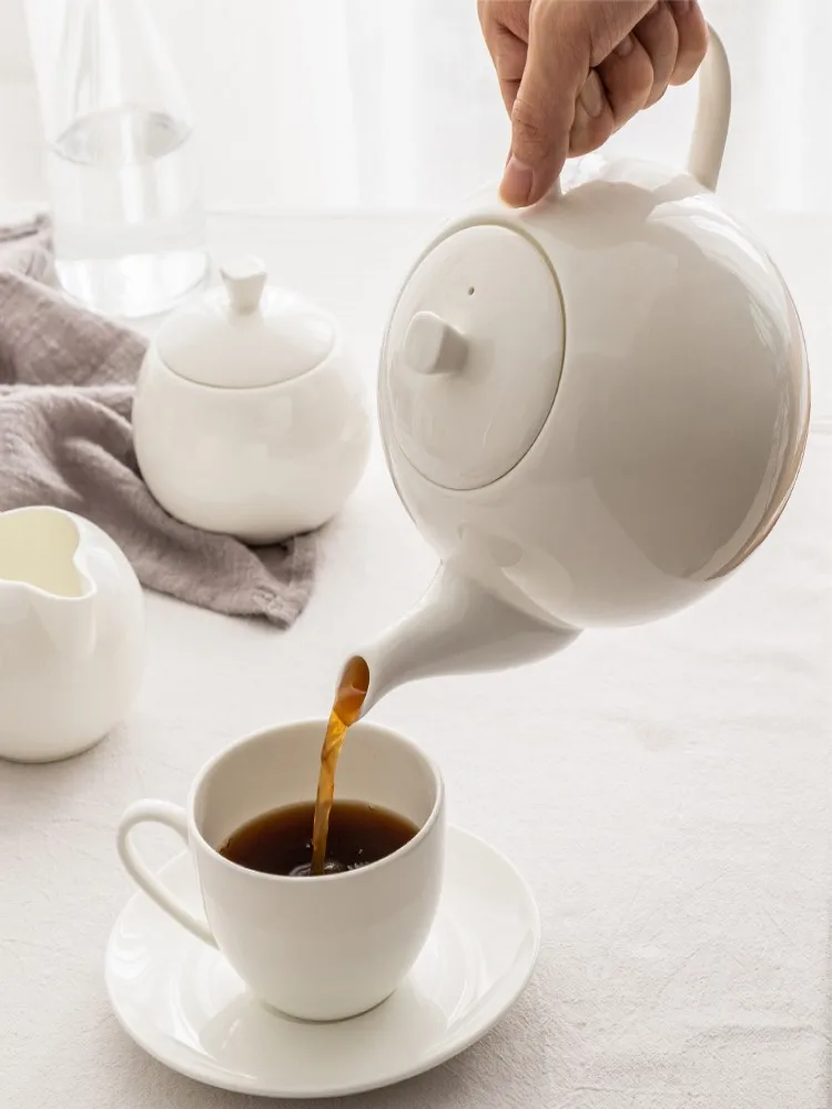 

Pure White Ceramic Tea Coffee Pot High Fashion Bone China 1600ml Simple Design Large Capacity Water Kettle