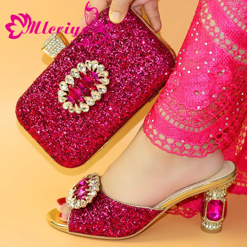 Новое поступление комплект из итальянских женских туфель и сумочки синего цвета