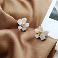mihan 925 silver needle delicate jewelry flower earring 2021 new design popular style white shell stud earrings for women party