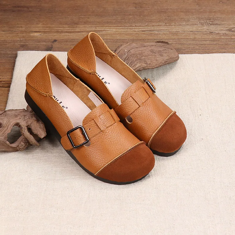 Женская кожаная обувь с круглым носком и мягкой подошвой |