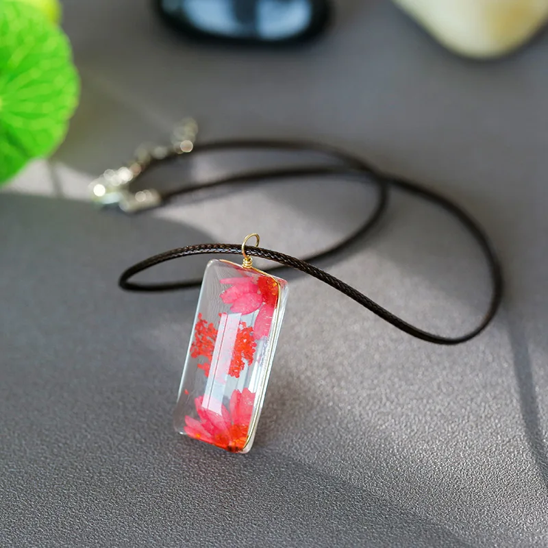 Ожерелье из натурального камня с белыми кристаллами ожерелье разноцветных