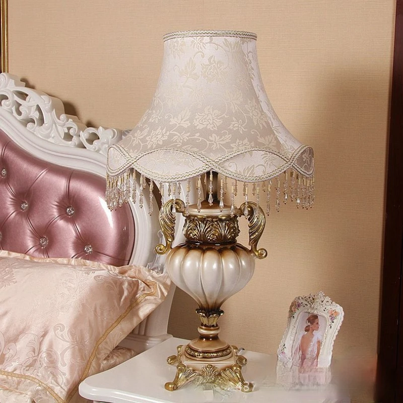 TUDA Европейская креативная скульптура полимерная Настольная лампа для спальни