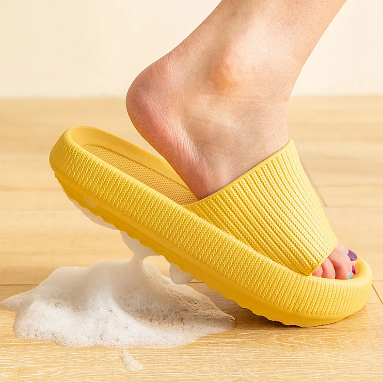 

2021 Bathroom Non-slip Slippers Thick Sole Soft EVA Indoor Slide Sandals Casual Beach Unisex Platform Men Women Home Shoes