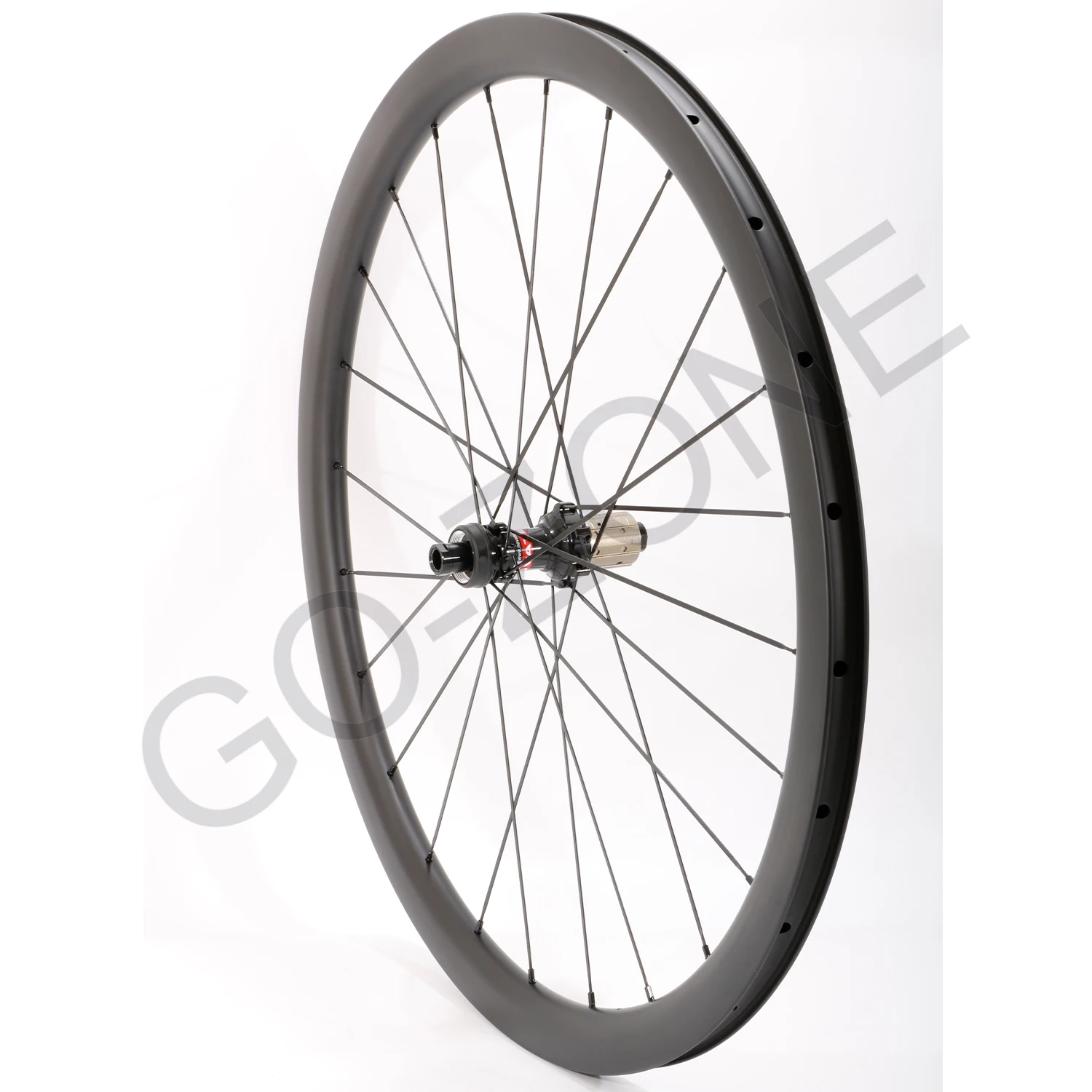 Суперлегкая клинчерная бескамерная карбоновая колесная пара шириной 25 мм