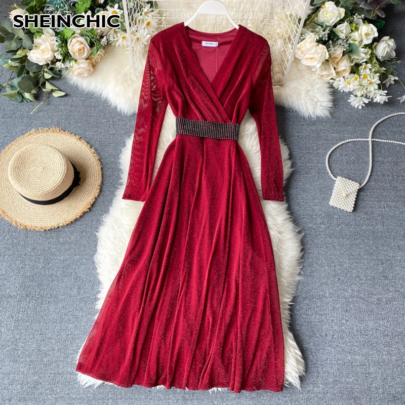 Женское яркое шелковое платье трапециевидной формы элегантное с поясом и