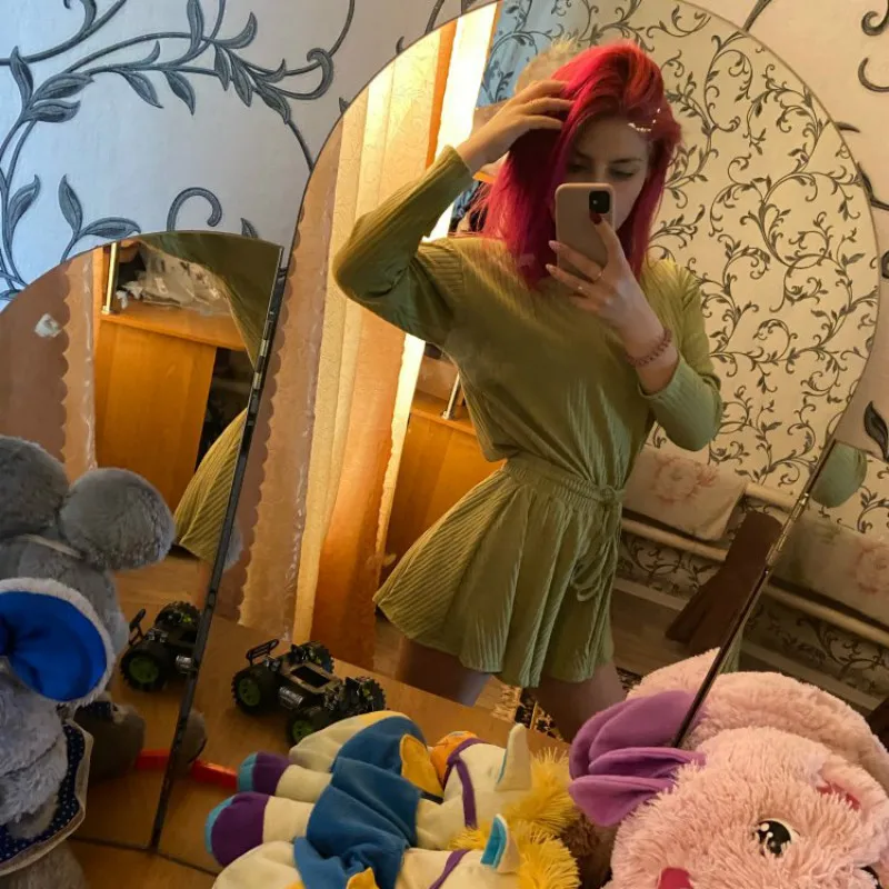 

Casual Fashion 2 Pcs Women Set V Neck Long Sleeve Loose Knit Top + High Waist Hip Elastic Wide Leg Shorts Wild Suit 48994