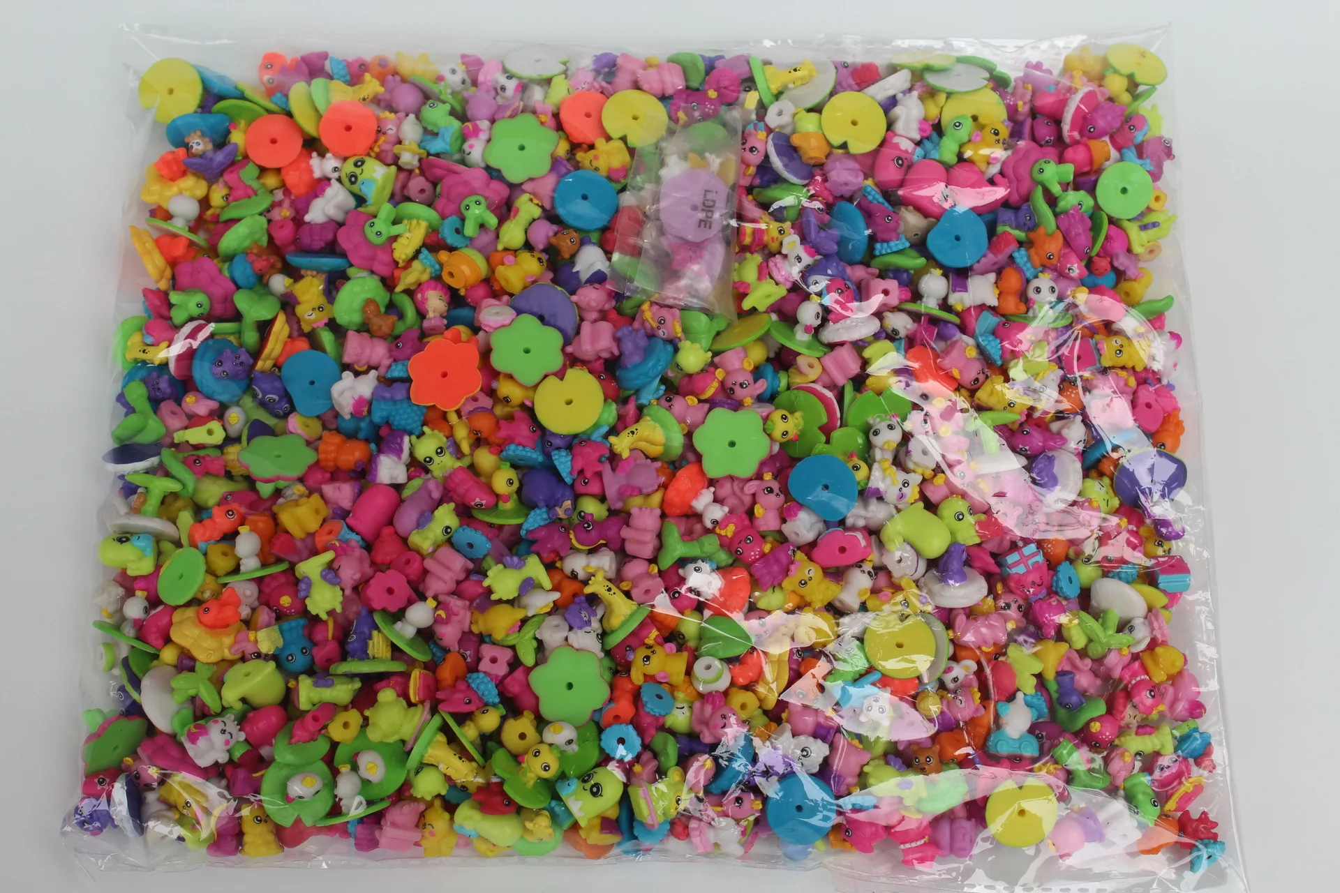

200pcs/ lot Cute Super Little Animal 1cm Kids Toys Home Decoration Ornaments Birthday Gift
