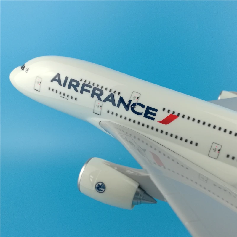 Модель самолета из литого пластика масштаб 1:200 36 см | Игрушки и хобби