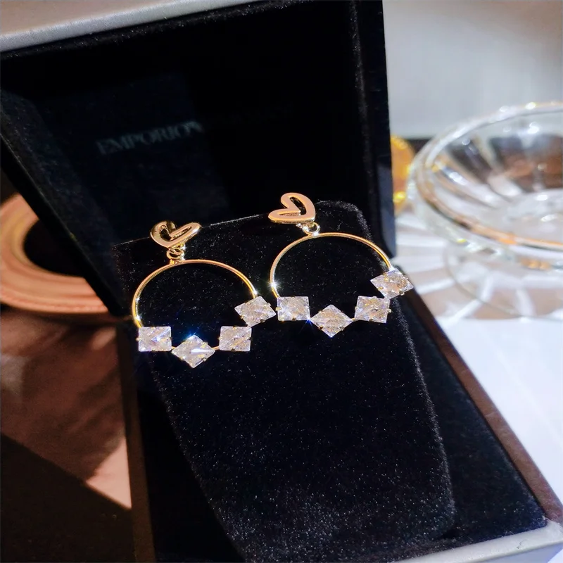 

Exquisite Geometric Crystal Big Circle Stud Earrings Hollow Out Love Heart Earring for Women Girl Party Wedding Jewelry