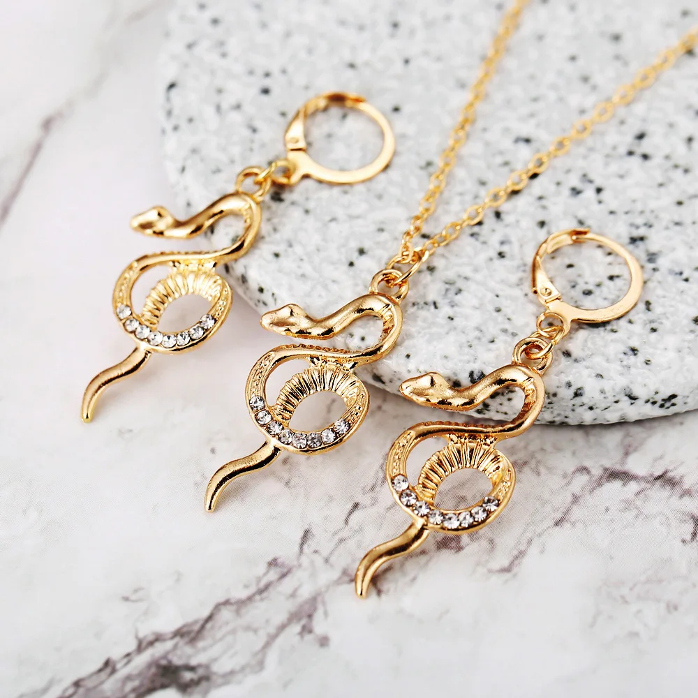 

Boho Cute Gold Snake Alloy Pendant Necklace Earring Set Women's Retro Fashion Creative Glamour Girl Party Jewelry Birthday Gift
