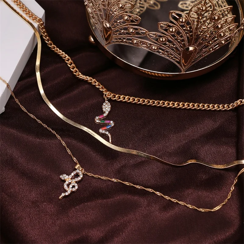 

EN 2021 Animal Snake Necklace for Women Cute Crystal Snake Pendant Necklaces Minimalist Alloy Jewelry Gift Shiny Chain Necklace