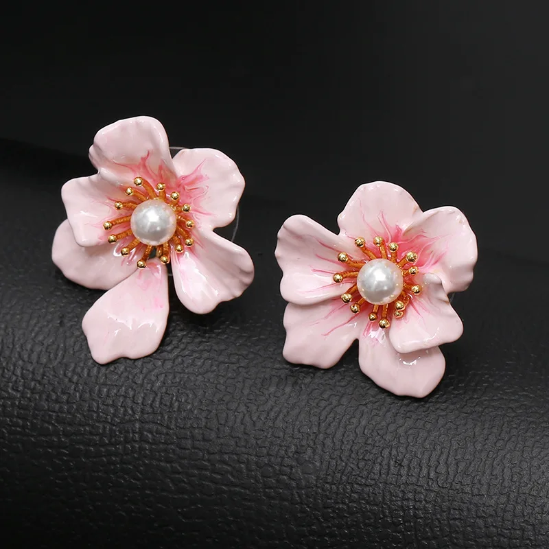 

Enamel enamel white cherry blossom asymmetric three-dimensional petal earrings ear clips