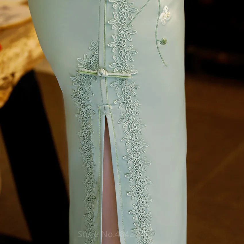 

Plus Size Chinese Wedding Qipao Woman Chinese Tradition Embroidery Stand Collar High Split Dress Female Floral Bodycon Cheongsam