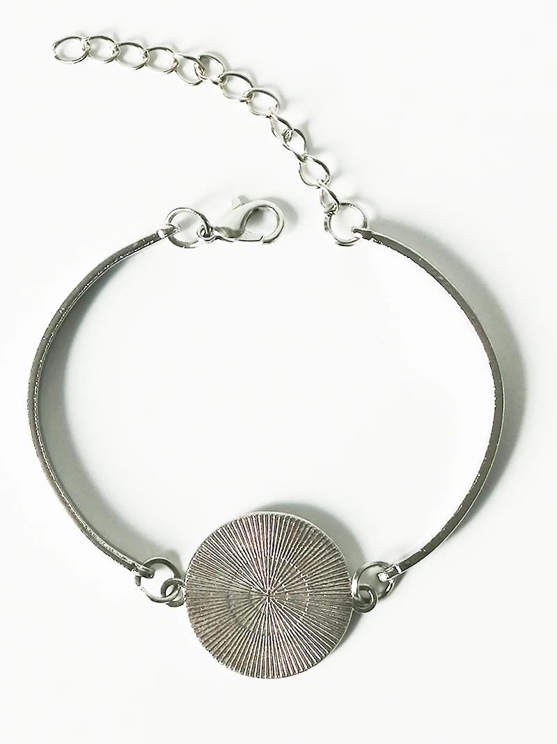 

Vikings Bracelet The Shield of Lagertha Bracelet Leather Chain Male Jewelry Cothic Bracelets Amulet Man Best Friends Gift Bangle