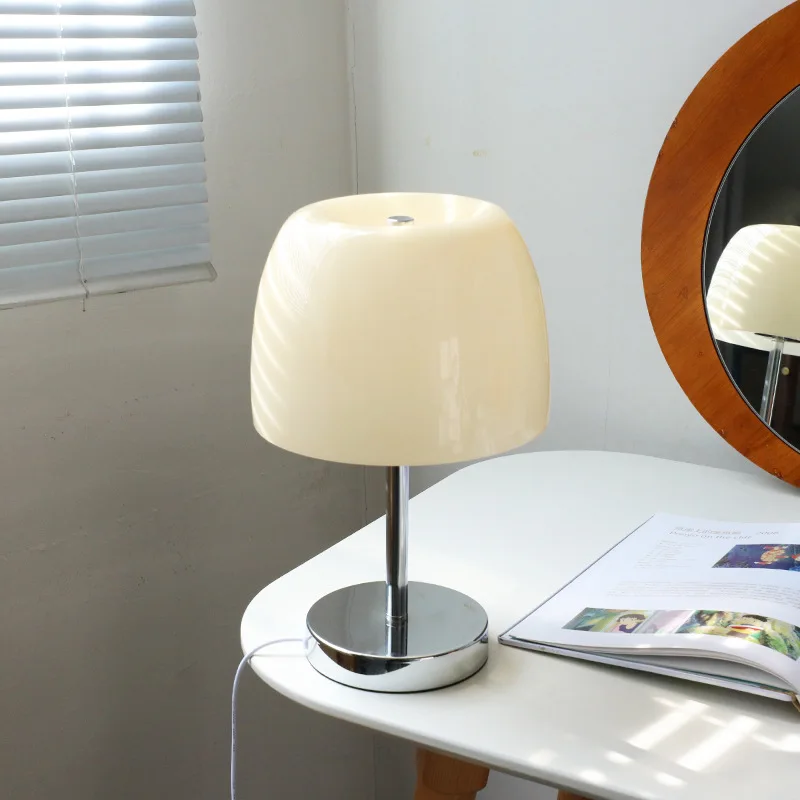 

Ins Bauhaus Retro Glass Table Lamp Bedroom Bedside Homestay Dormitory Atmosphere Lamp Nordic Modern Iron Art