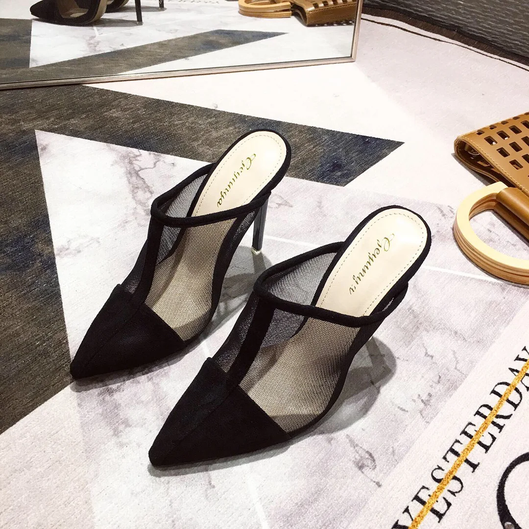 Летние новые привлекательные черные туфли с острым носком на высоком