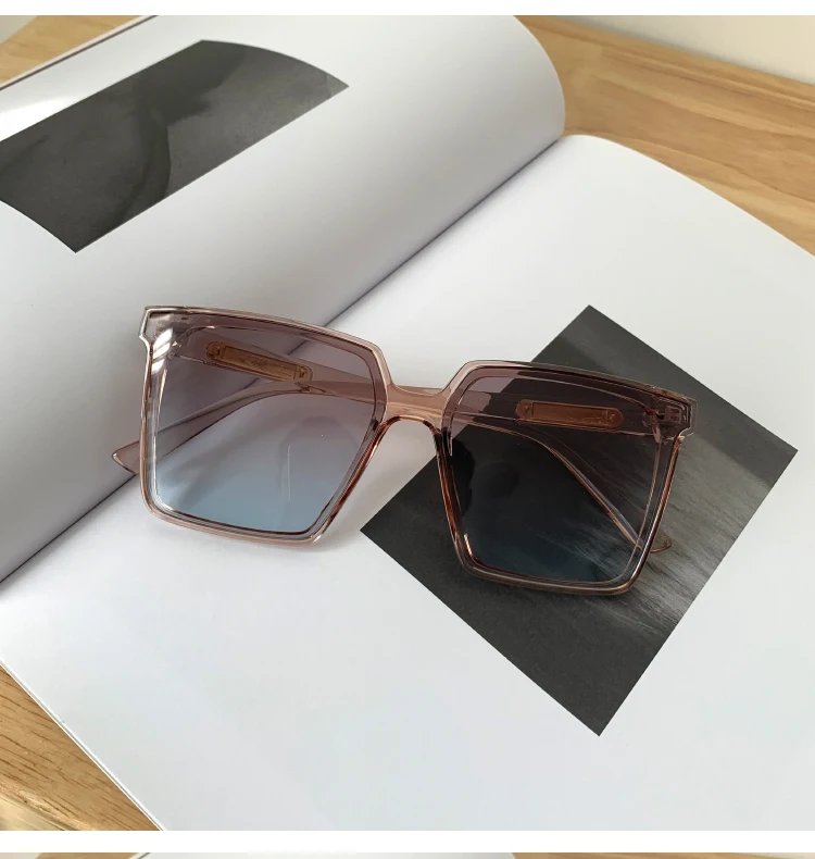 

designer2021 sunglasses for women and men premium anti-polarized glasses for the Daily Telegraph Off the coast of the sunn
