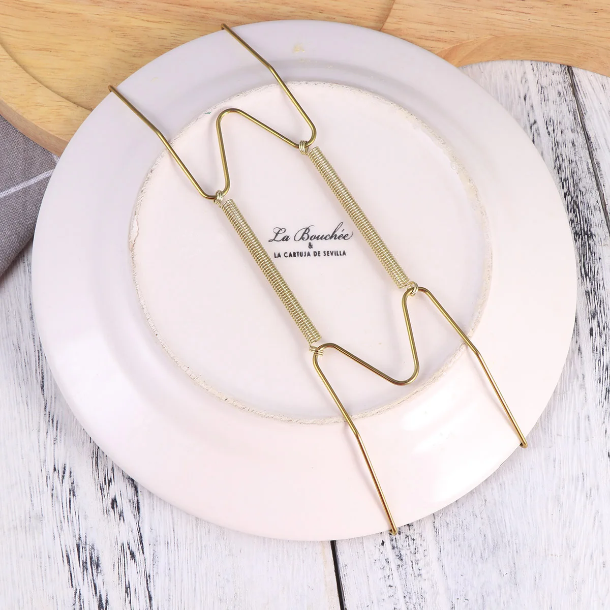 

8 Inch Spring Style Invisible Plate Tray Dish Wire Hanger Holders Wall Decoration (Golden)