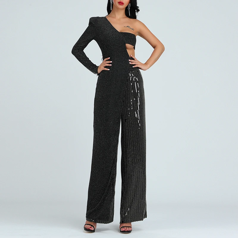 Женский комбинезон на одно плечо Bqueen белый цельный с вырезами и кисточками лето