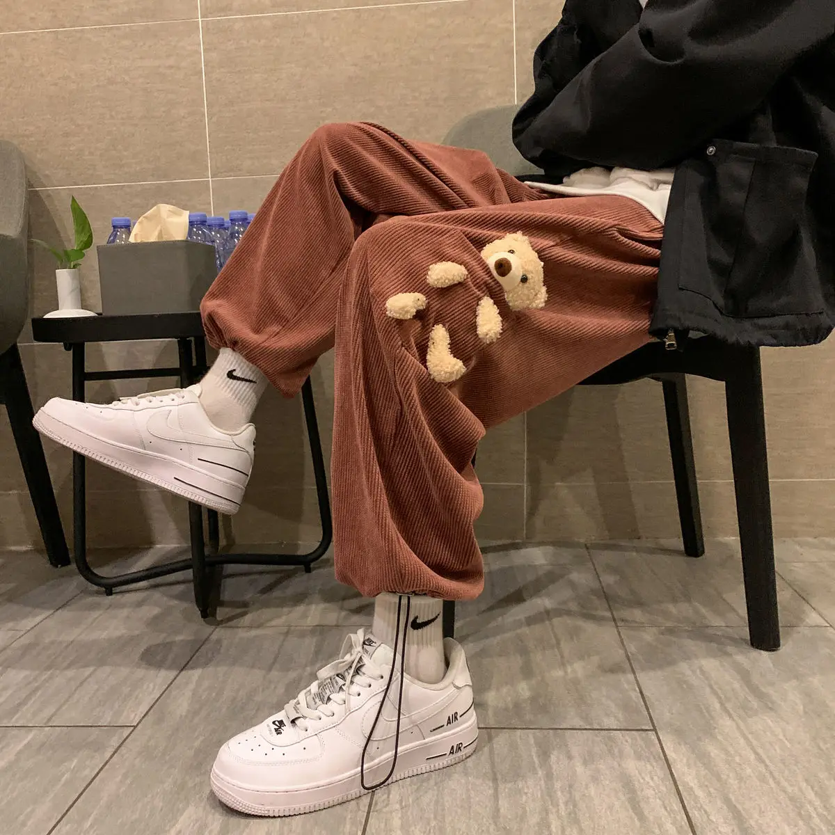 

2020 Men's Corduroy Fabric Plush Loose Casual Pants 4 Color Wide Leg Pants Cargo Military Style Trousers Streetwear Sweatpants