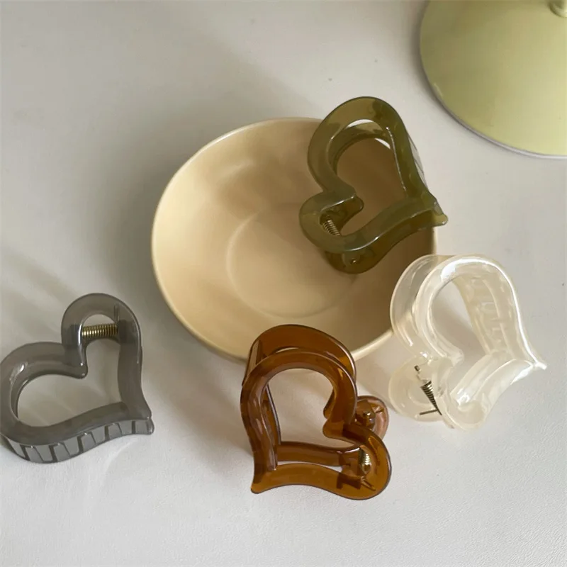 

Новые корейские акриловые заколки-крабы в форме сердца, заколки-крабы для волос простого цвета для женщин и девушек, банная заколка, женский...