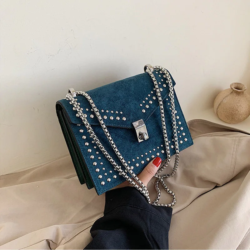 

Женские брендовые дизайнерские сумки из замши на ремне, простые дизайнерские сумки через плечо с цепочкой и заклепками, роскошные дамские с...