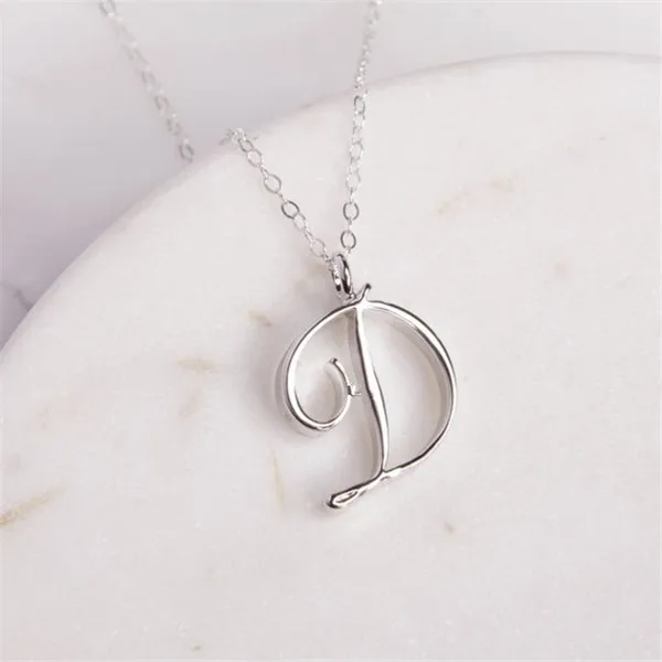 Небольшой ярлык с буквами простой первоначальный логотип алфавит B ожерелье