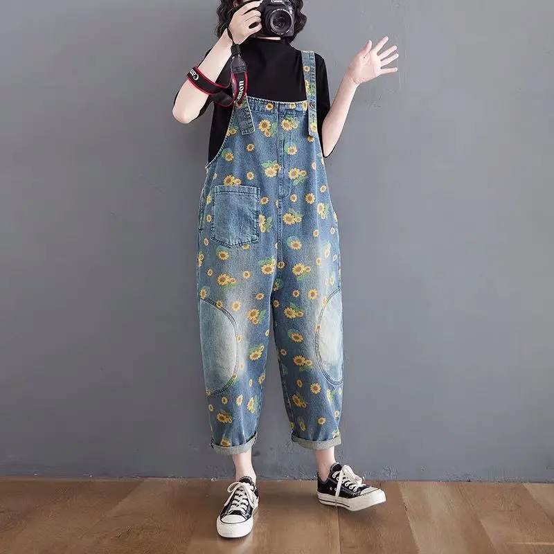 

Korean spring and summer fashion, age reducing, slim and casual, 9-point jeans, suspenders, women's printing, loose and casual