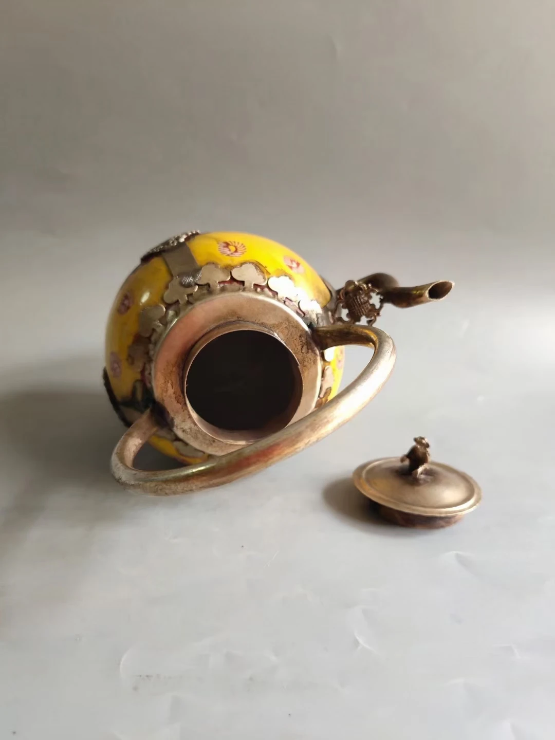 Латунный керамический чайник-это китайский антикварный чайник с тонкой ручной