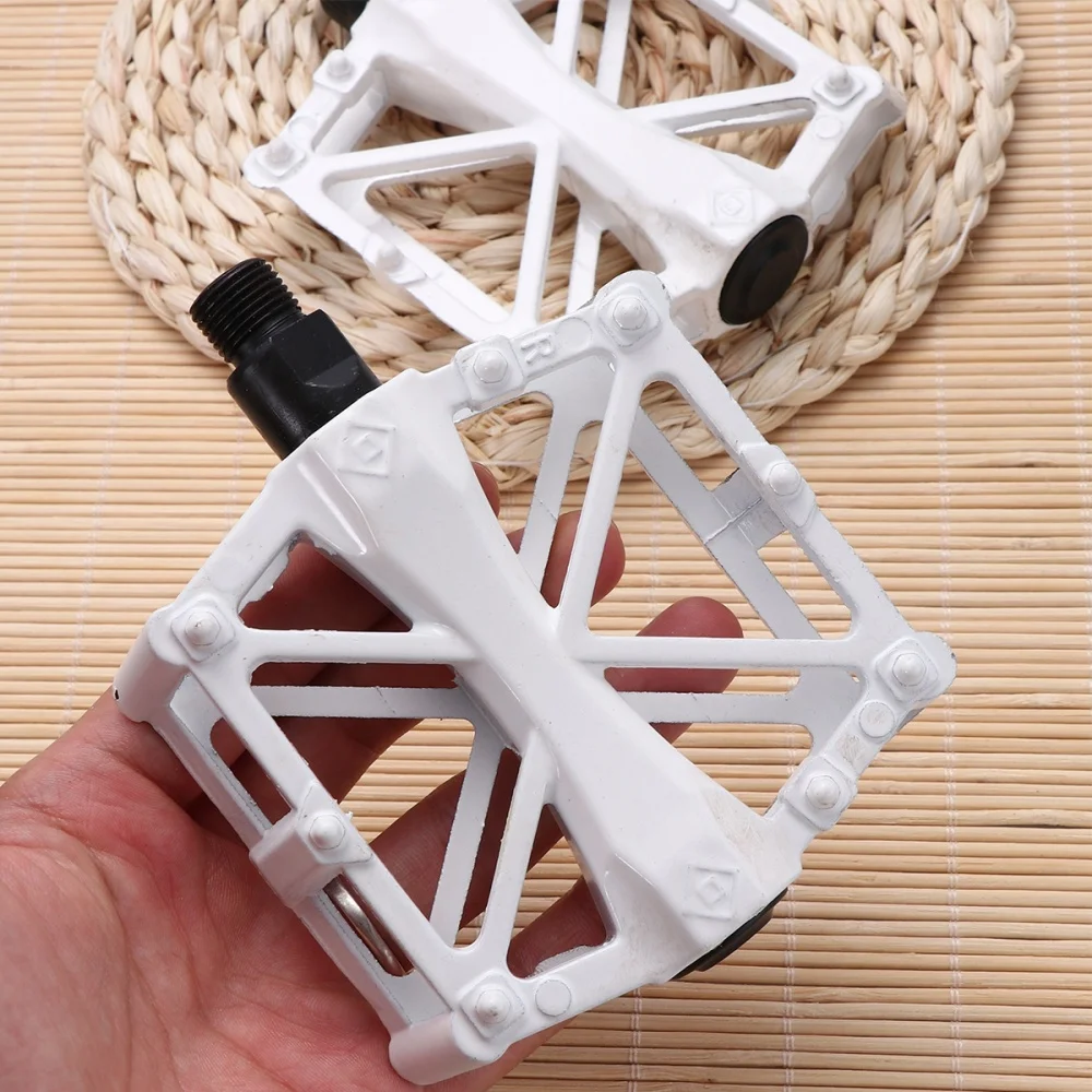 

2pcs Universal Aluminum Alloy Bike Pedals Practical Durable Bike Anti-skid Treadle Replacement Gadget for Bike Cycling (Blue)