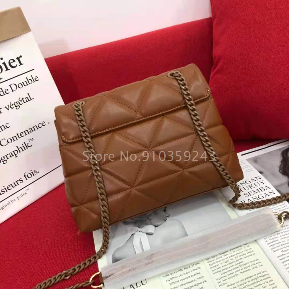 

2021 spring and summer designer brand leather luxury trend lambskin ladies trendy portable, messenger bag size 22CM*18CM*6CM