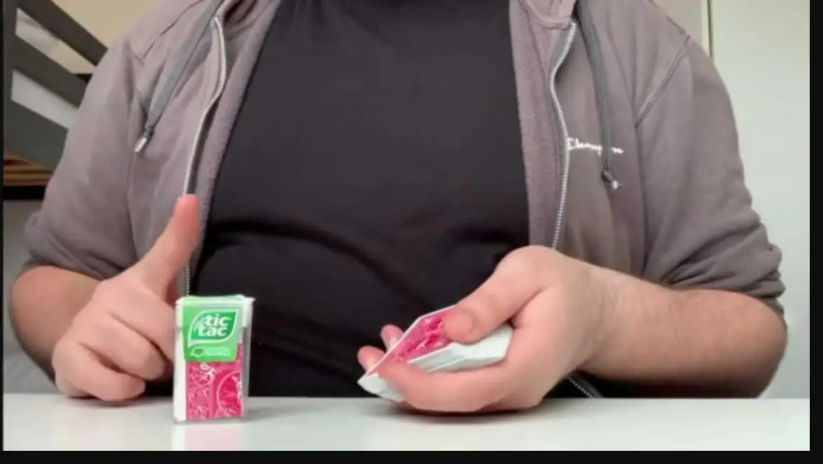 

Tic Switch by Julio Montoro , magic tricks (no props)