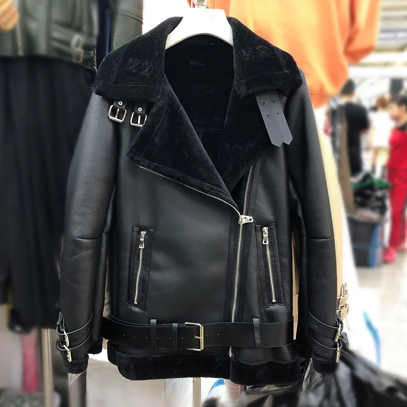 

locomotive loose warm and plush sheep fur Fur integrated winter new Korean coat woman