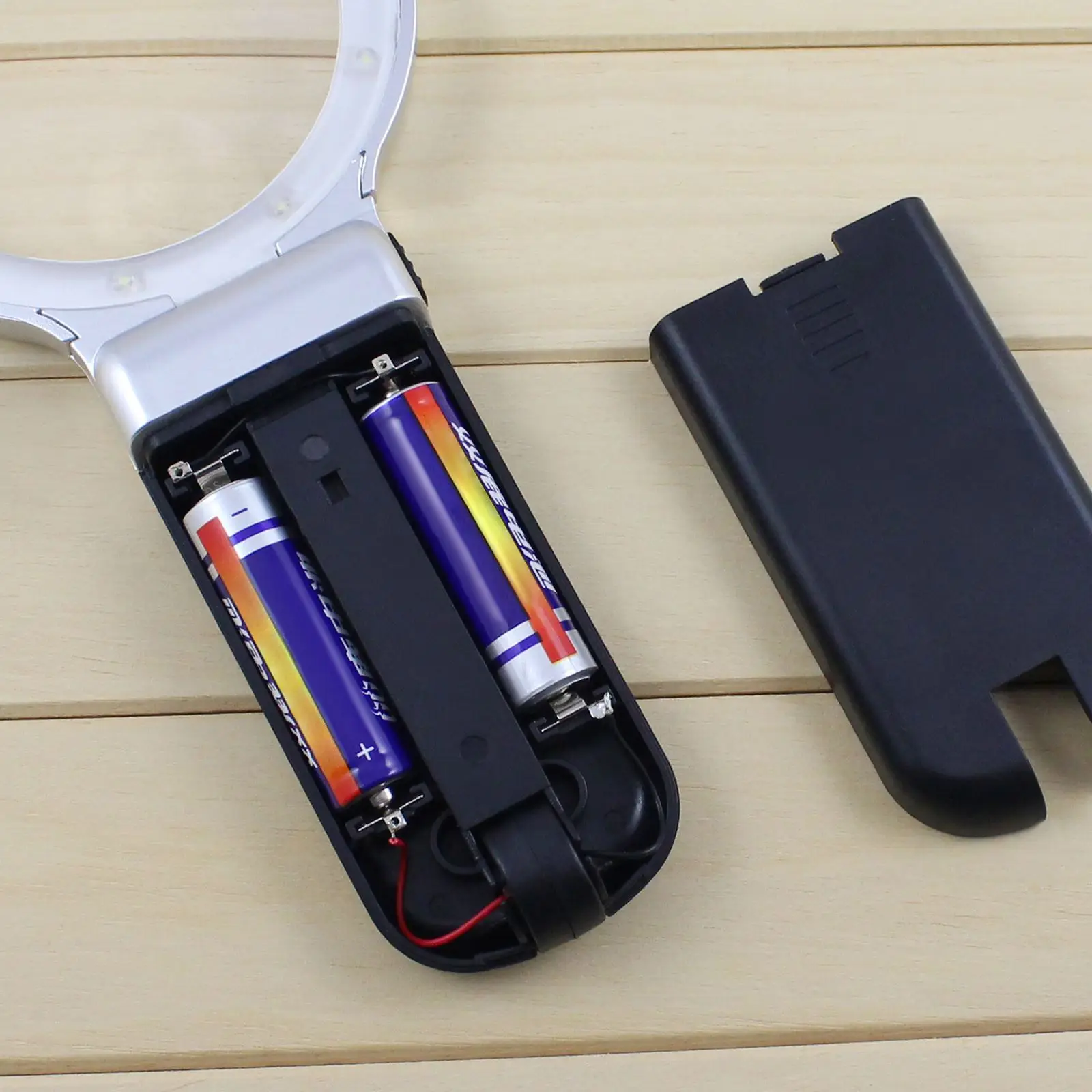 

Desk LED Magnifier 3X 4.5X LED Lighted Magnifying Glass Folding Handheld Magnifier with Light for Reading