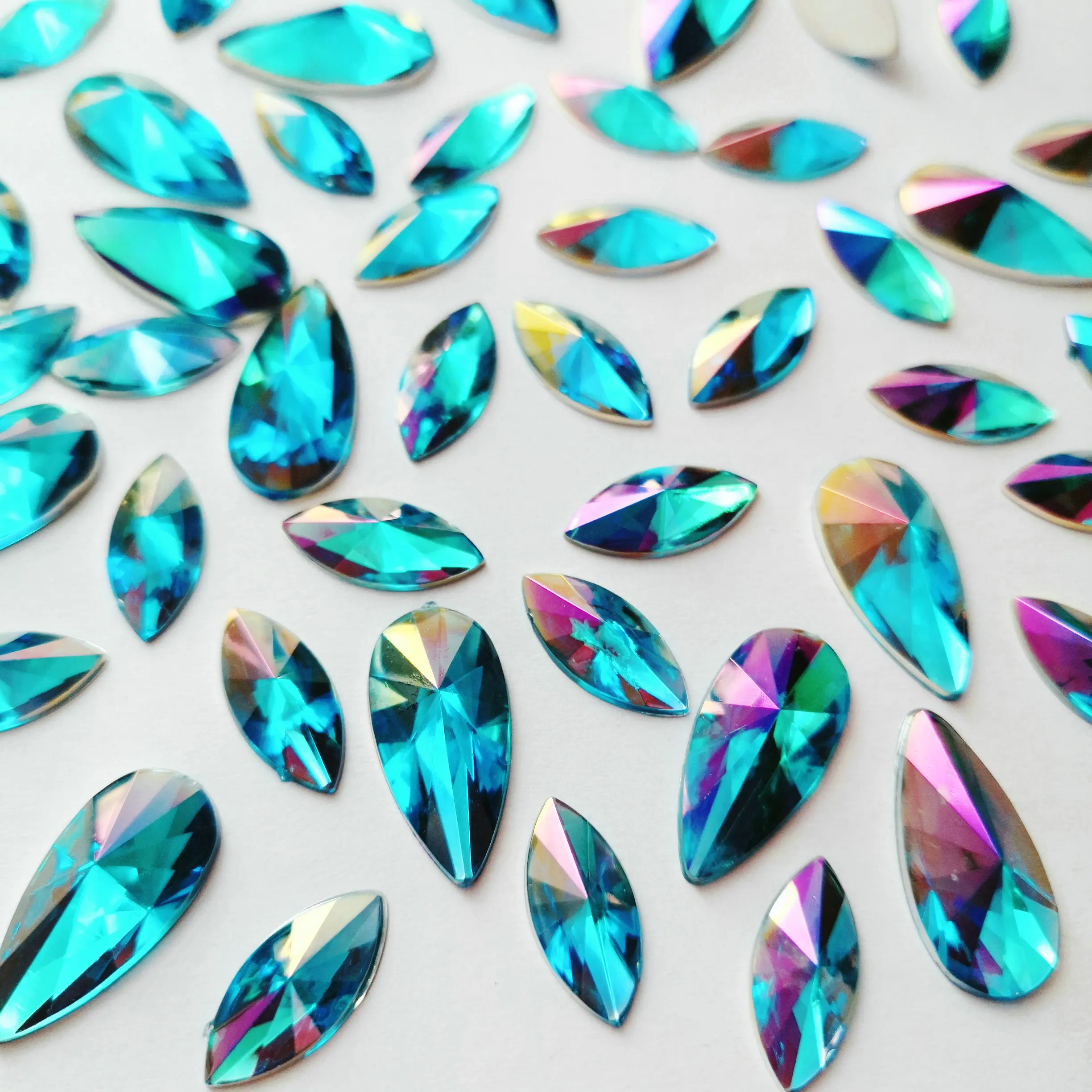 80 шт. акриловые бусины с плоской клеящейся задней поверхностью свободные шарики