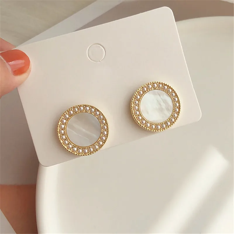 

Vintage temperament shell earring minimalist style French luxury round pearl stud earring for women Jewelry Making