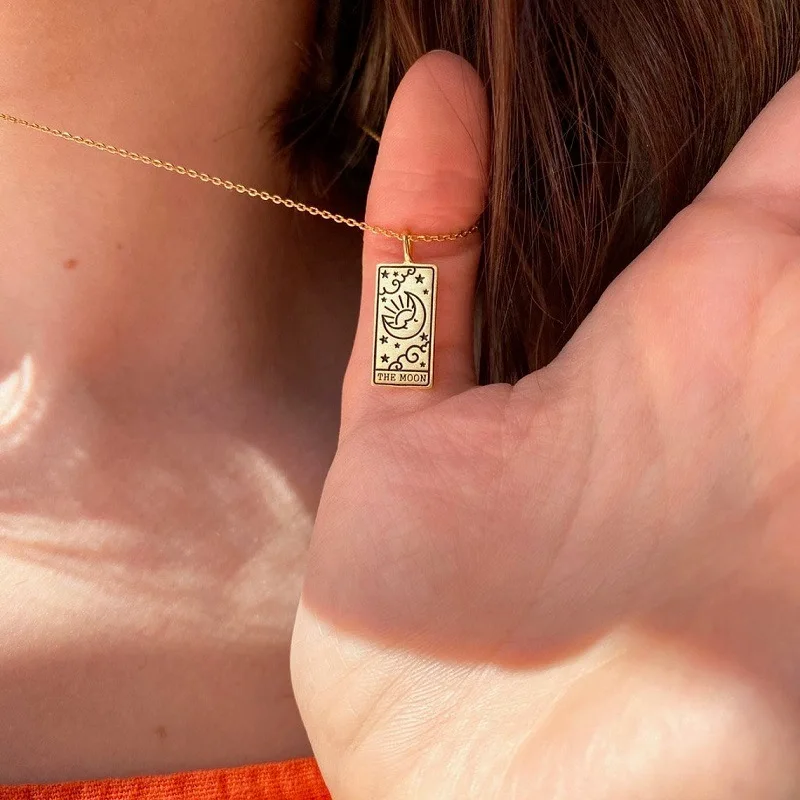 

New Vintage Tarot Card Pendant Necklace Classic Square Amulet Pendant Necklace for Women Fortune Star World Sun Moon Necklaces