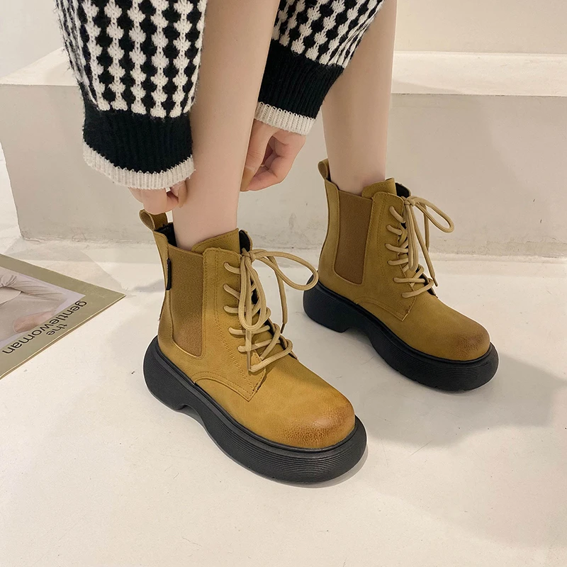 

Ботинки женские резиновые на шнуровке, с круглым носком, на плоской подошве