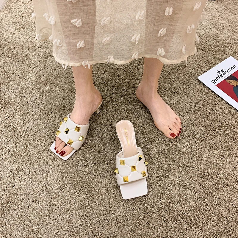 

EOEODOIT 2021 Summer Newest Slippers Women Med Heels Rivet Leather Sandals Open Toe Fashion Female Pumps Slides Shoes